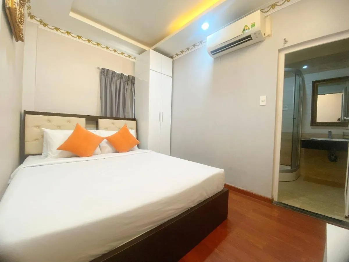 Crowne Bui Vien Hotel Ho Chi Minh 2*,